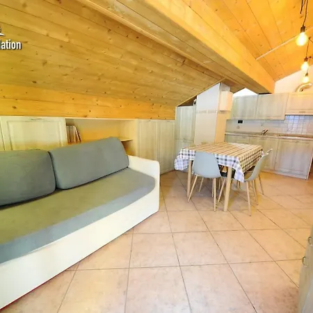 Reja By Apartment